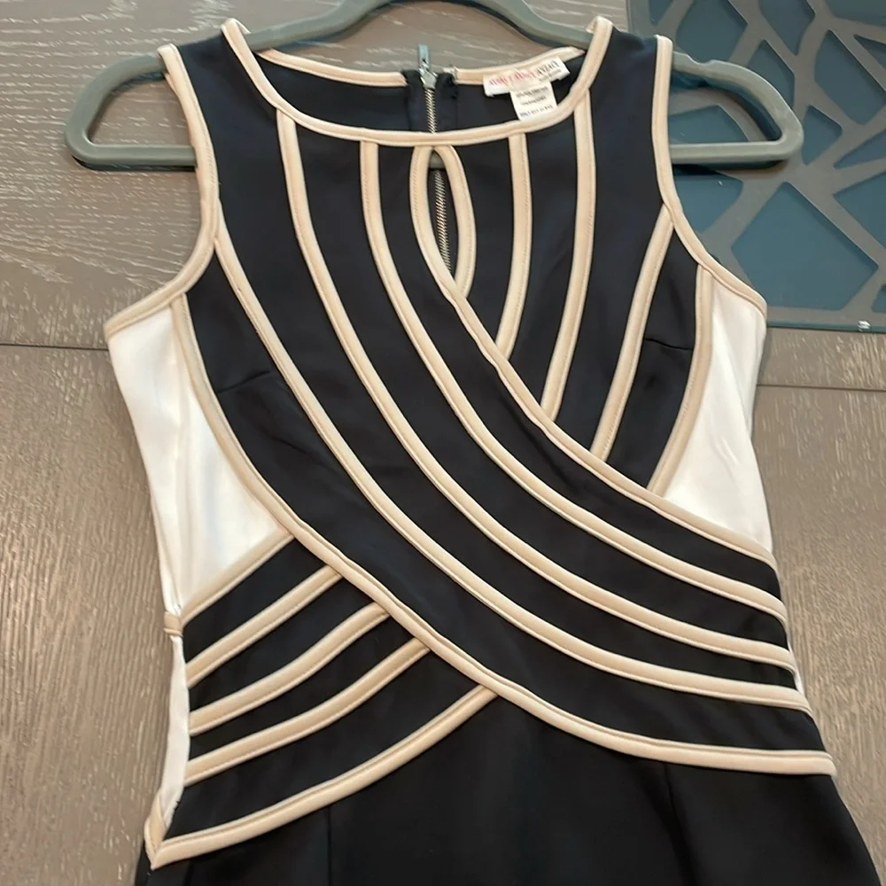 Mini dress with asymmetrical lines. black and beige color. - Picture 4 of 4